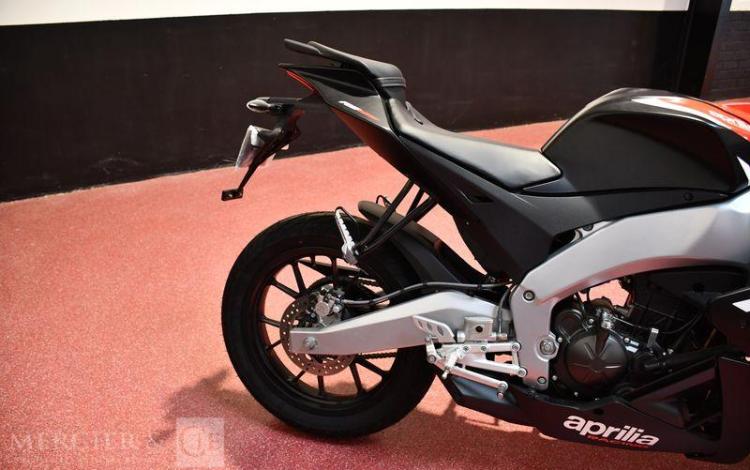 APPRILIA MOTO RS 125 NOIRE/ROUGE 6085