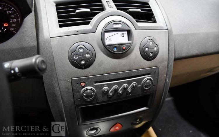 RENAULT MEGANE ESTATE GRIS 9860SW08