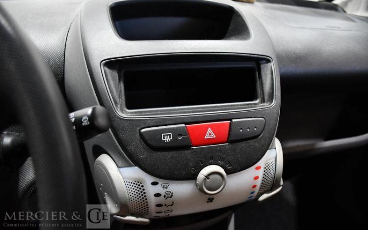 CITROEN C1 1,0i AIRDREAM CONFORT GRIS AD-629-GJ