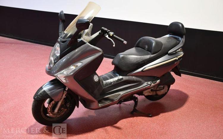 SYM SCOOTER POUR PIECES AVEC CARTE GRISE NON ROULANT  AK-384-BZ