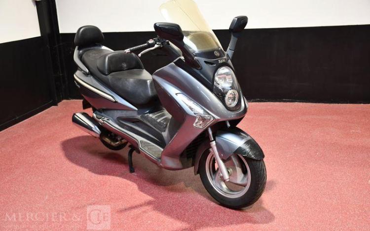 SYM SCOOTER POUR PIECES AVEC CARTE GRISE NON ROULANT  AK-384-BZ
