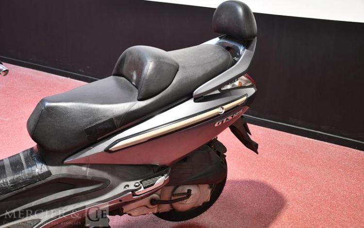 SYM SCOOTER POUR PIECES AVEC CARTE GRISE NON ROULANT  AK-384-BZ