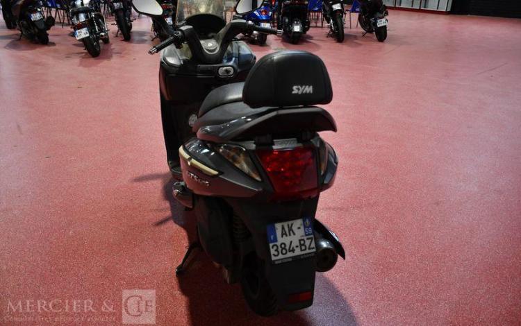 SYM SCOOTER POUR PIECES AVEC CARTE GRISE NON ROULANT  AK-384-BZ