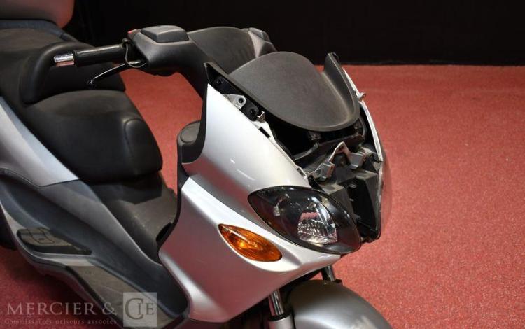 PIAGGIO SCOOTER AVEC CARTE GRISE  NON ROULANT GRIS AV-407-TR