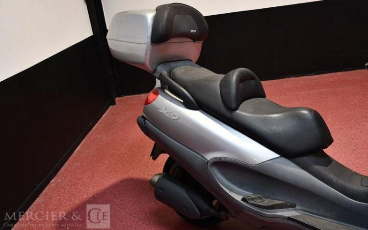 PIAGGIO SCOOTER AVEC CARTE GRISE  NON ROULANT GRIS AV-407-TR