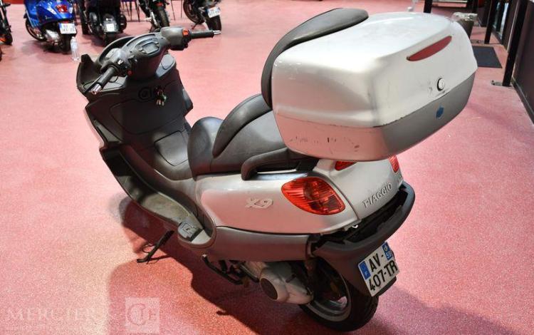 PIAGGIO SCOOTER AVEC CARTE GRISE  NON ROULANT GRIS AV-407-TR