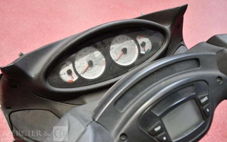 PIAGGIO SCOOTER AVEC CARTE GRISE  NON ROULANT GRIS AV-407-TR