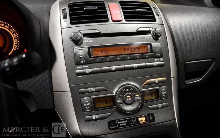 TOYOTA AURIS 2,0 D4D 125 LUNA GRIS AV-437-QR