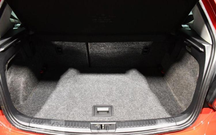 VOLKSWAGEN POLO 1.6 TDI 90ch SPORTLINE ROUGE BB-474-JA