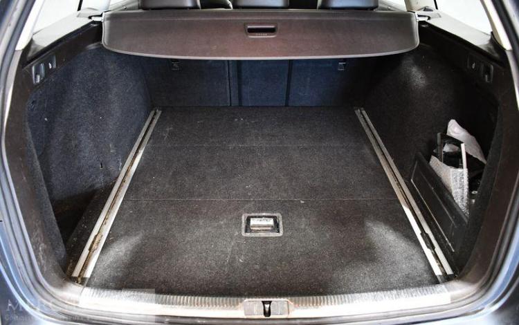 VOLKSWAGEN PASSAT GRIS BY-232-AL