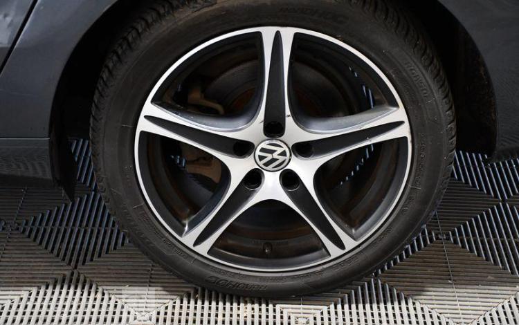 VOLKSWAGEN PASSAT GRIS BY-232-AL