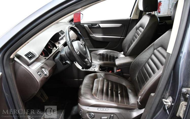 VOLKSWAGEN PASSAT GRIS BY-232-AL