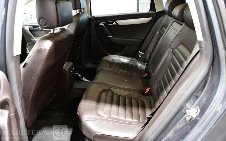 VOLKSWAGEN PASSAT GRIS BY-232-AL