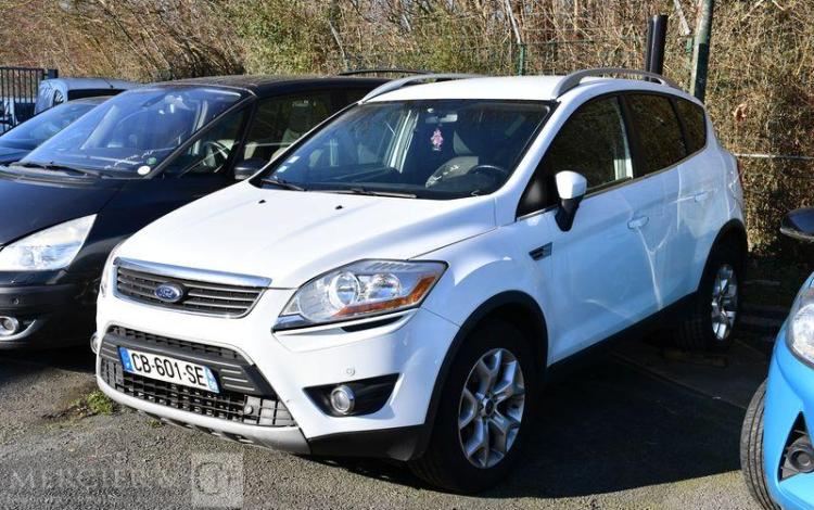 FORD KUGA BLANC CB-601-SE