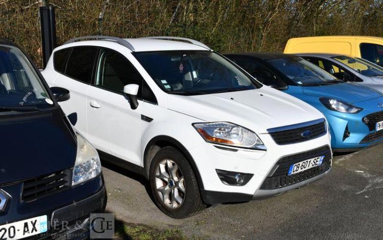FORD KUGA BLANC CB-601-SE