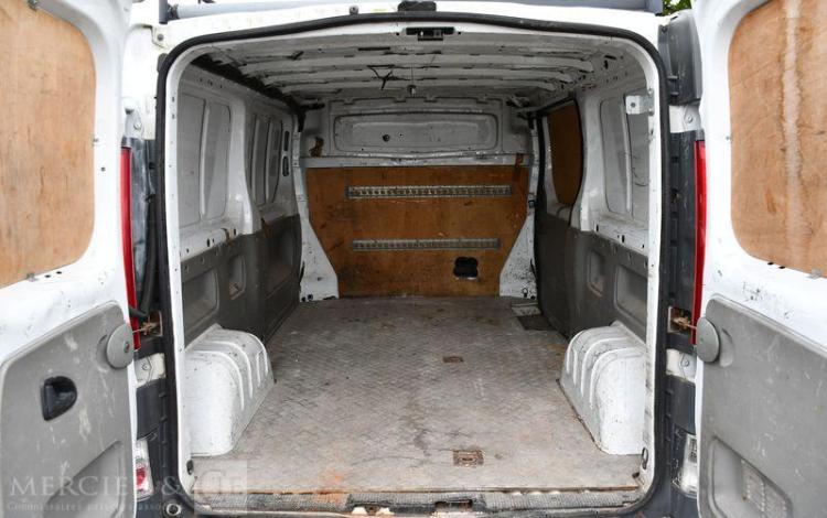 RENAULT Trafic BLANC CV-897-XL