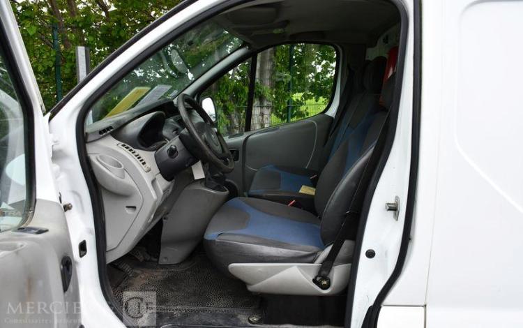 RENAULT Trafic BLANC CV-897-XL