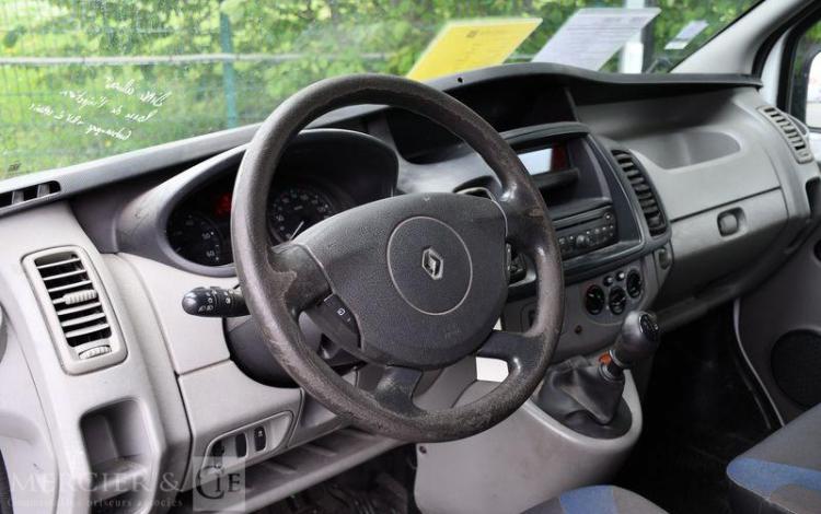 RENAULT Trafic BLANC CV-897-XL