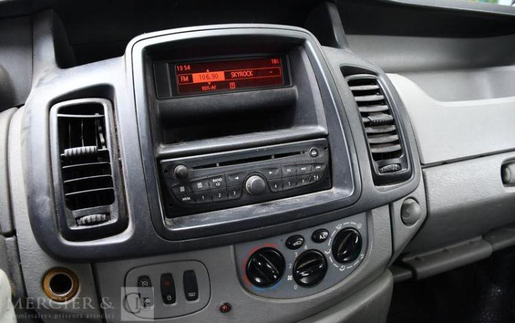 RENAULT Trafic BLANC CV-897-XL