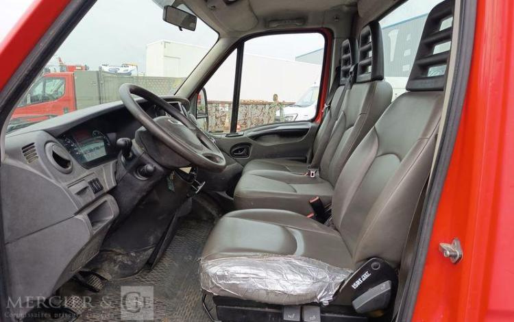 IVECO 35C13.6 BENNE SIMPLE CABINE COFFRE  CX-927-JX