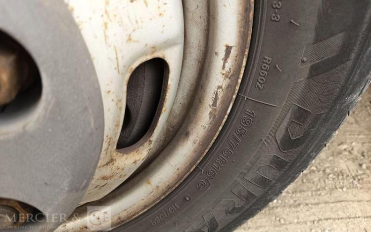 IVECO 35C13.6 BENNE SIMPLE CABINE COFFRE  CX-927-JX
