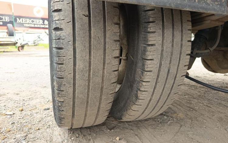 IVECO 35C13.6 BENNE SIMPLE CABINE COFFRE  CX-927-JX