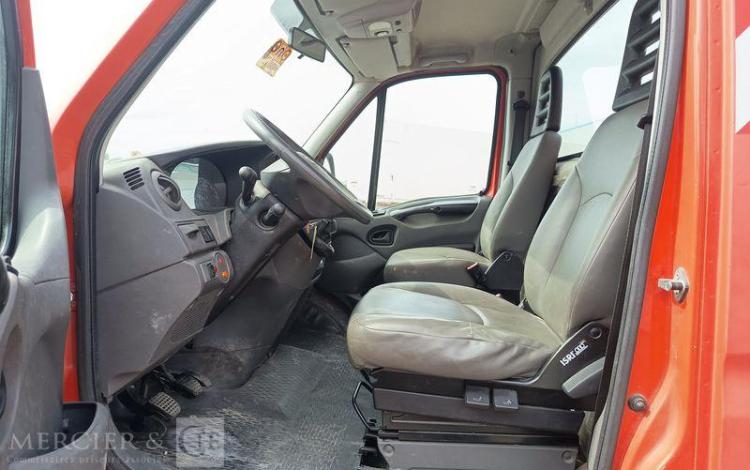 IVECO DAILY 35S11 AVEC NACELLE GSR 179T 18M – DIESEL – 2852 HEURES – ANNEE 2013 ROUGE DB-683-LQ
