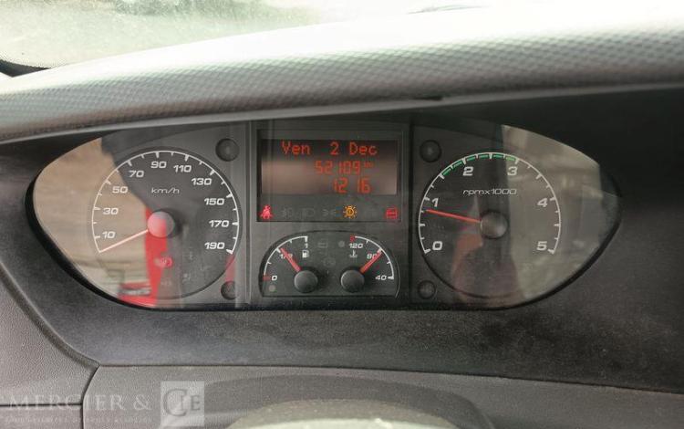IVECO DAILY 35S11 AVEC NACELLE GSR 179T 18M – DIESEL – 2852 HEURES – ANNEE 2013 ROUGE DB-683-LQ