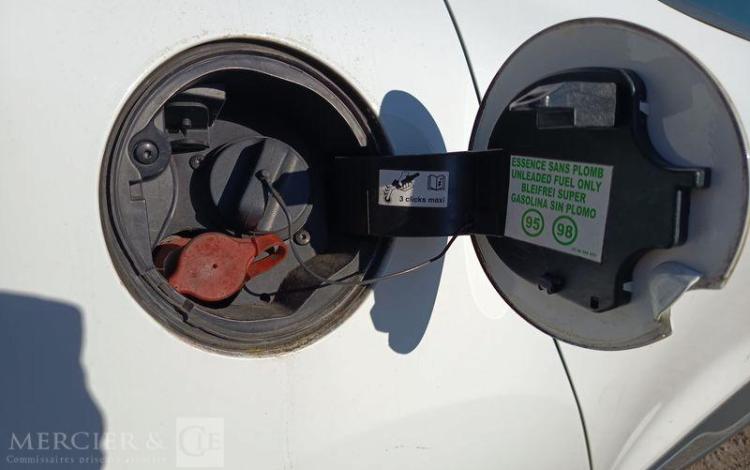 RENAULT CLIO IV 0.9 TCE 90 ENERGY ZEN EQUIPE GAZ – 138421 KMS – ANNEE 2013 BLANC DB-861-MH