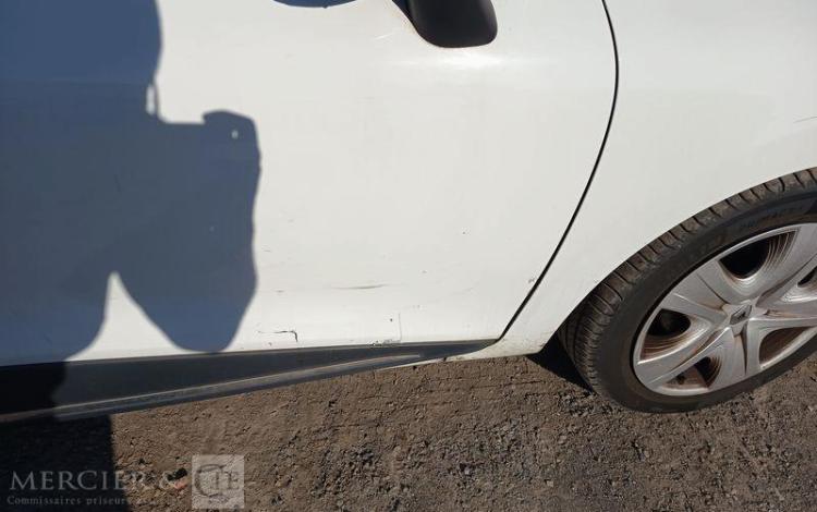 RENAULT CLIO IV 0.9 TCE 90 ENERGY ZEN EQUIPE GAZ – 138421 KMS – ANNEE 2013 BLANC DB-861-MH