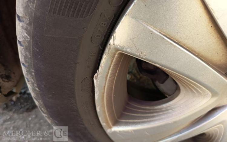 RENAULT CLIO IV 0.9 TCE 90 ENERGY ZEN EQUIPE GAZ – 138421 KMS – ANNEE 2013 BLANC DB-861-MH