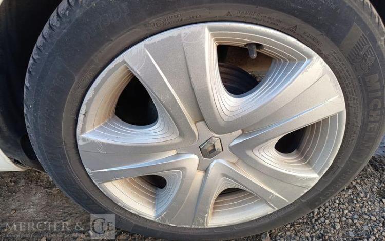 RENAULT CLIO IV 0.9 TCE 90 ENERGY ZEN EQUIPE GAZ – 138421 KMS – ANNEE 2013 BLANC DB-861-MH