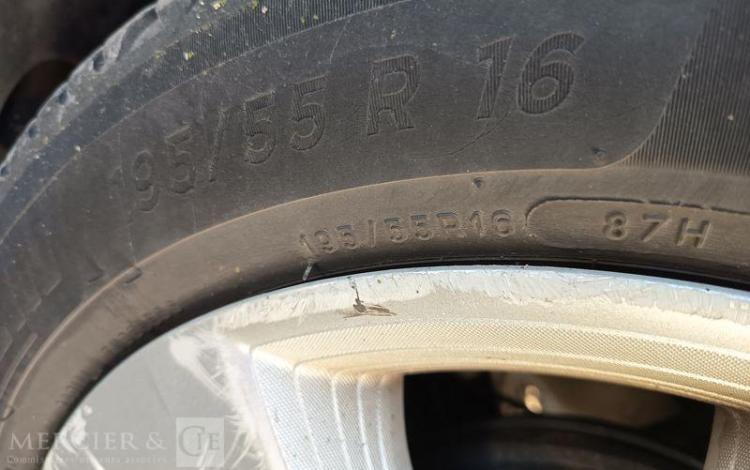 RENAULT CLIO IV 0.9 TCE 90 ENERGY ZEN EQUIPE GAZ – 138421 KMS – ANNEE 2013 BLANC DB-861-MH