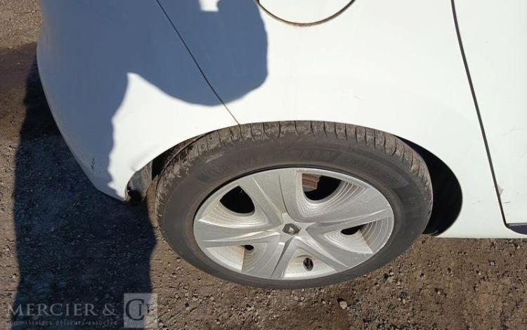 RENAULT CLIO IV 0.9 TCE 90 ENERGY ZEN EQUIPE GAZ – 138421 KMS – ANNEE 2013 BLANC DB-861-MH