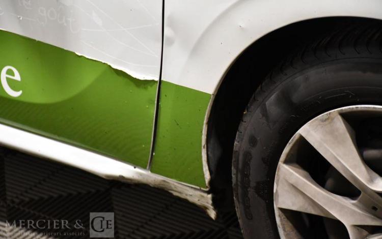 PEUGEOT 208 BLANC DH-100-XP