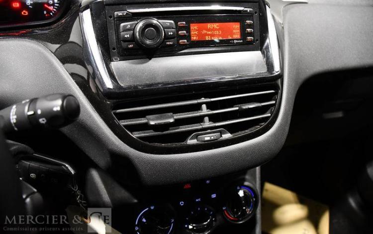 PEUGEOT 208 BLANC DH-100-XP