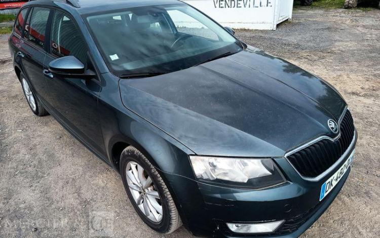 SKODA OCTAVIA COMBI  DK-482-QL