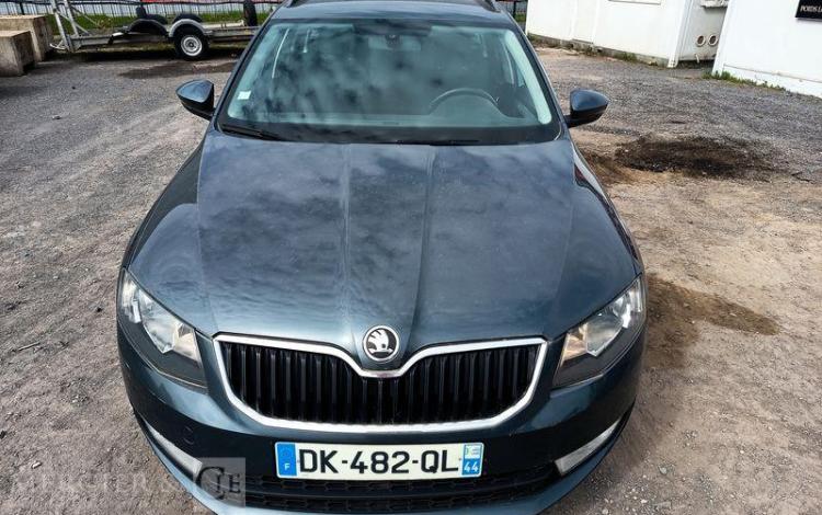 SKODA OCTAVIA COMBI  DK-482-QL