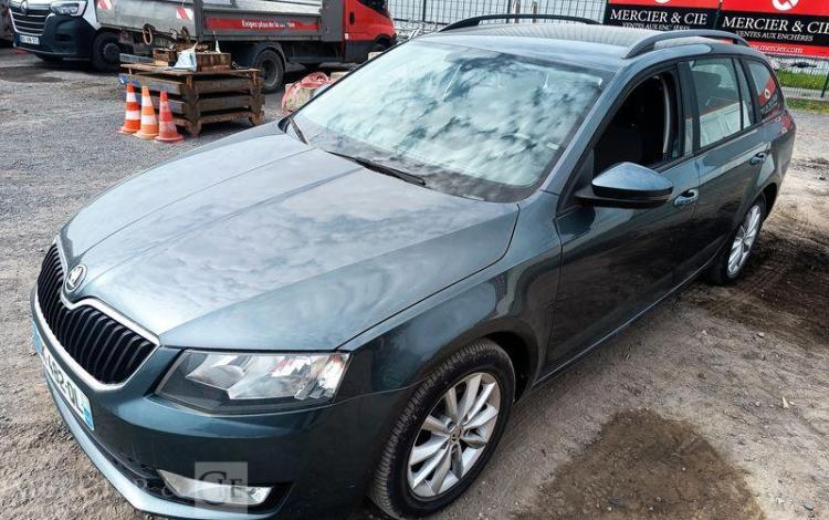 SKODA OCTAVIA COMBI  DK-482-QL