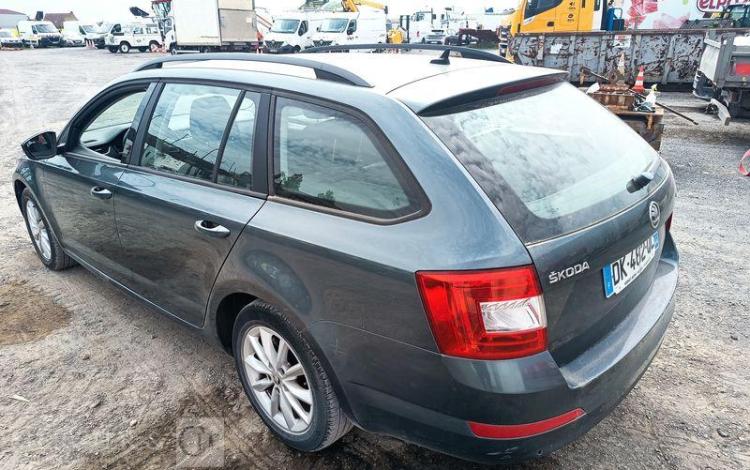 SKODA OCTAVIA COMBI  DK-482-QL