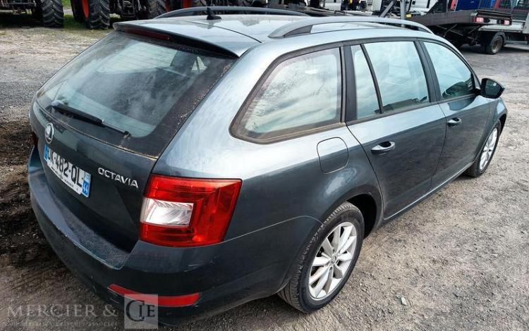 SKODA OCTAVIA COMBI  DK-482-QL