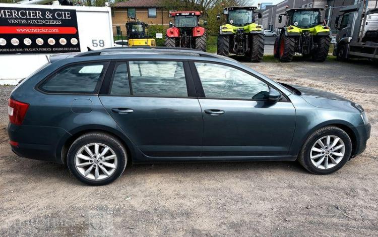 SKODA OCTAVIA COMBI  DK-482-QL