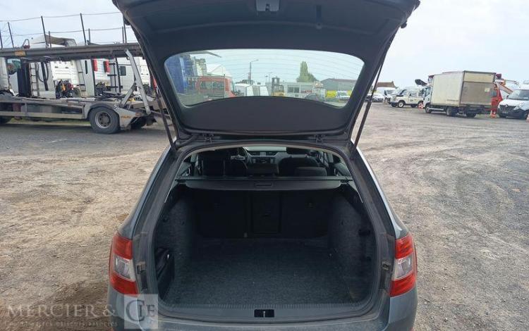 SKODA OCTAVIA COMBI  DK-482-QL