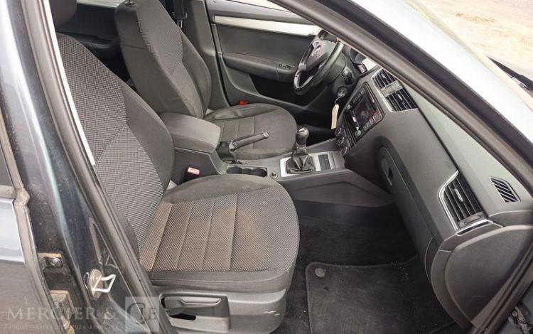 SKODA OCTAVIA COMBI  DK-482-QL