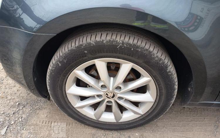 SKODA OCTAVIA COMBI  DK-482-QL