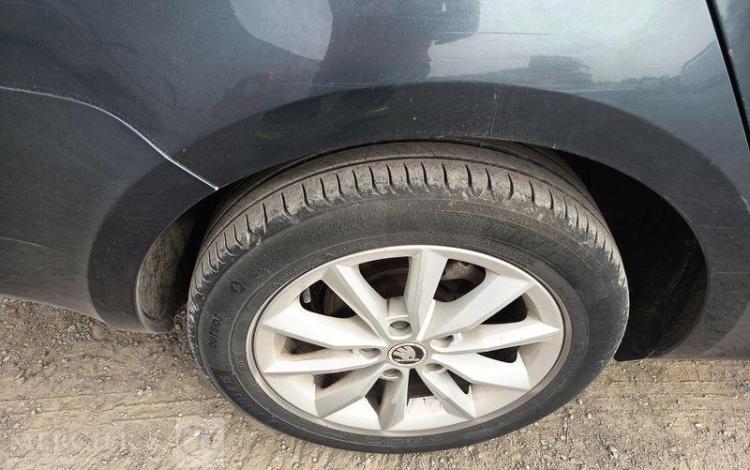 SKODA OCTAVIA COMBI  DK-482-QL