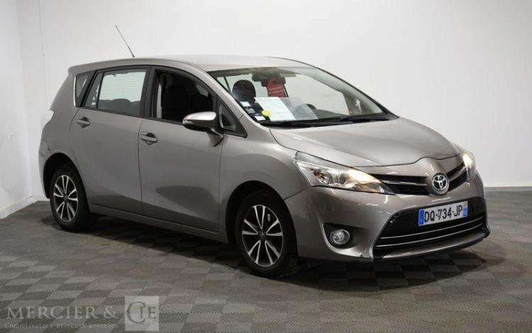 TOYOTA COROLLA VERSO GRIS DQ-734-JP