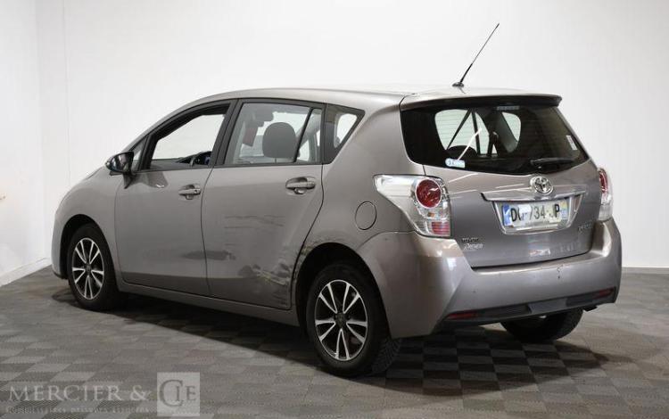 TOYOTA COROLLA VERSO GRIS DQ-734-JP
