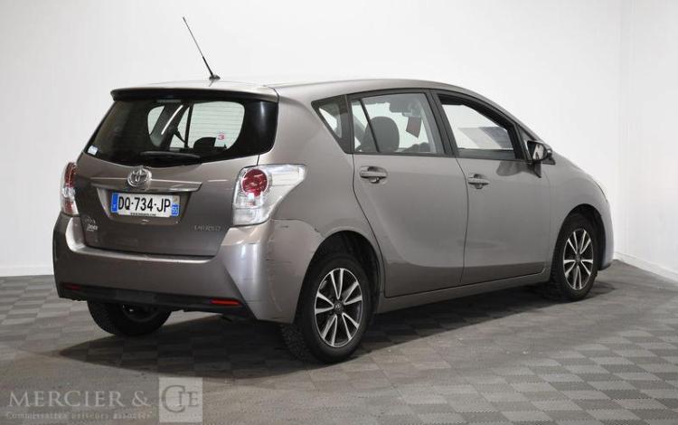 TOYOTA COROLLA VERSO GRIS DQ-734-JP