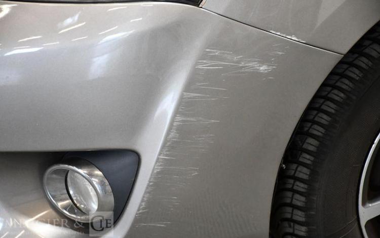 TOYOTA COROLLA VERSO GRIS DQ-734-JP